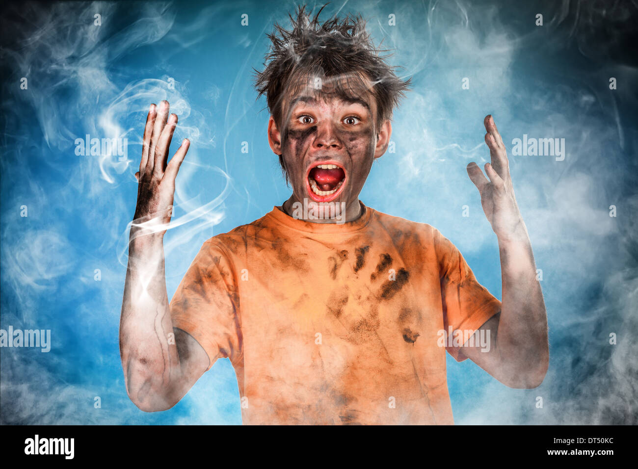 Il ragazzo ha una scossa elettrica Foto Stock