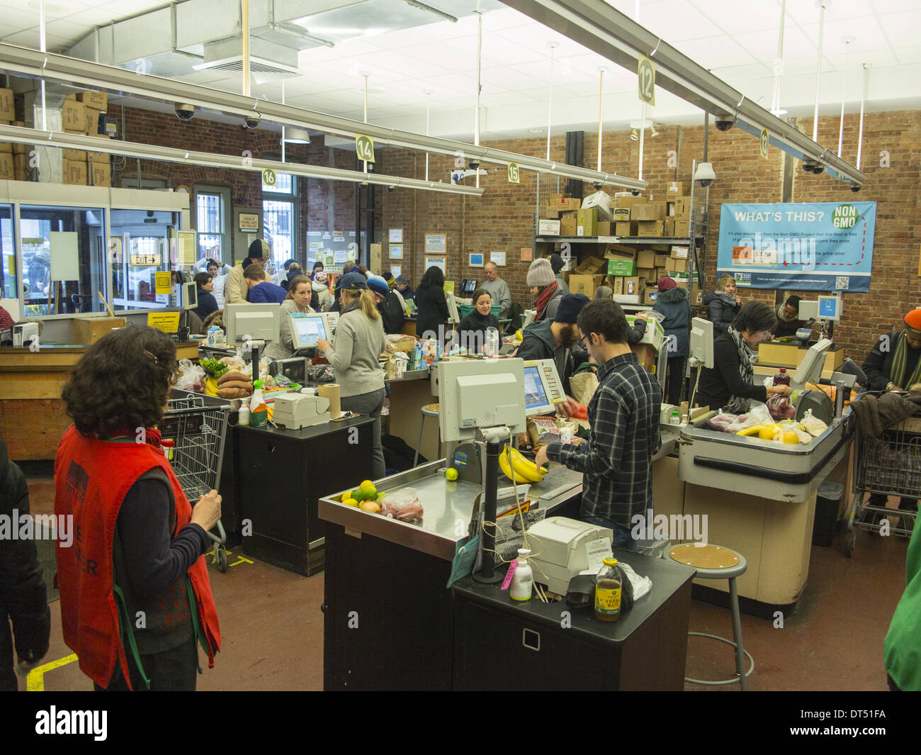 La Park Slope Food Coop è una famosa in tutto il mondo gli stati eseguire  cooperativa alimentare store con oltre 15000 membri di Brooklyn, New York  Foto stock - Alamy