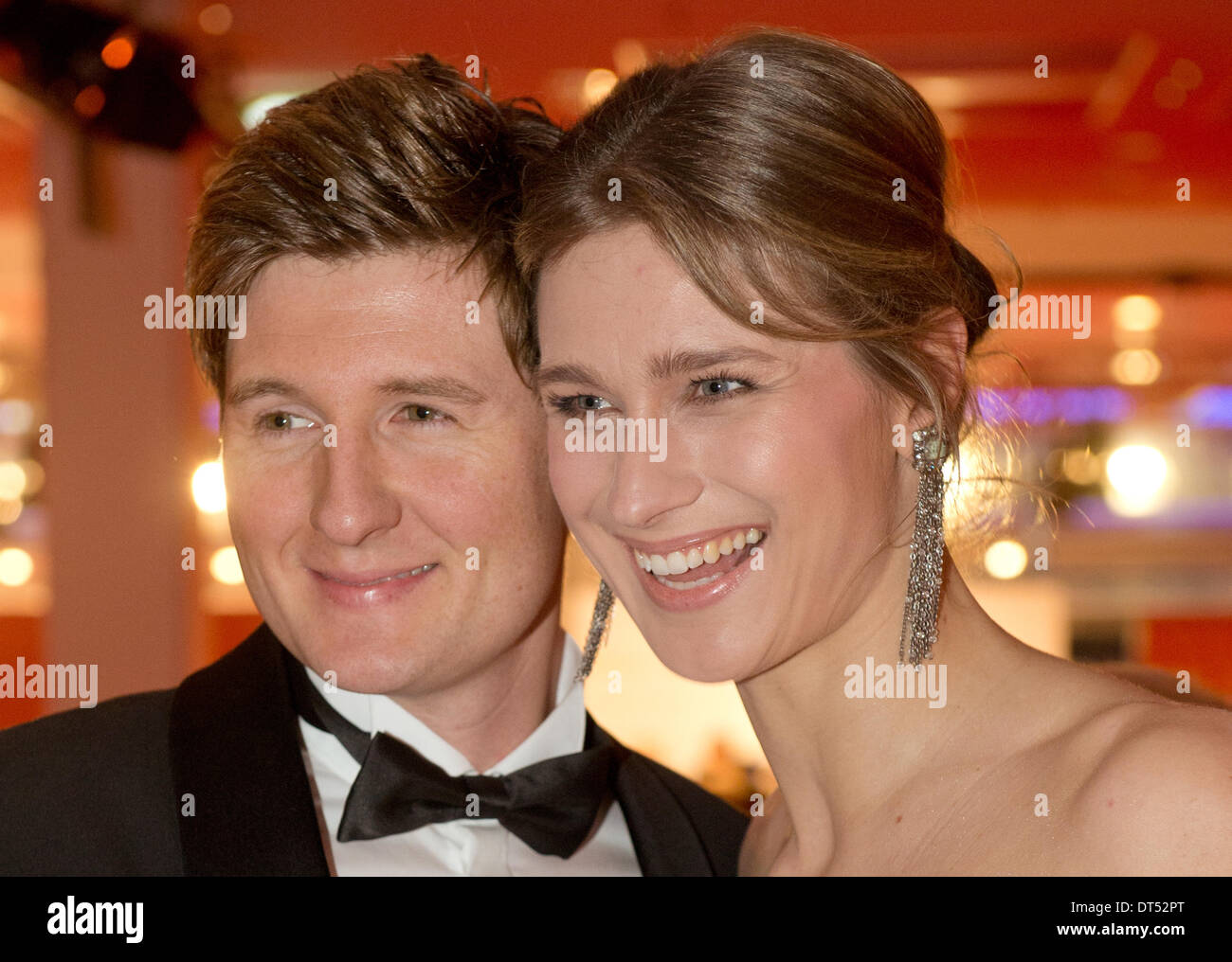 Wiesbaden, Germania. 08 feb 2014. Volante tedesca Britta Heidemann e partner Torsten Weber frequentare la quarantaquattresima "Ball des Sports (Sport palla) in Wiesbaden, Germania, 08 febbraio 2014. Questo anno il motto è "prung nach Sotschi' (Vai a Sochi). Foto: Boris Roessler/dpa/Alamy Live News Foto Stock