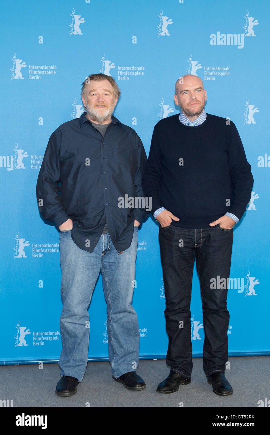 Berlino, Germania. Il 9 febbraio 2014. John Michael McDonagh presenta il nuovo film "Calvario ' nella 64th Berlinale Film Festival con Brendan Gleeson. Goncalo Silva/Alamy Live News Foto Stock