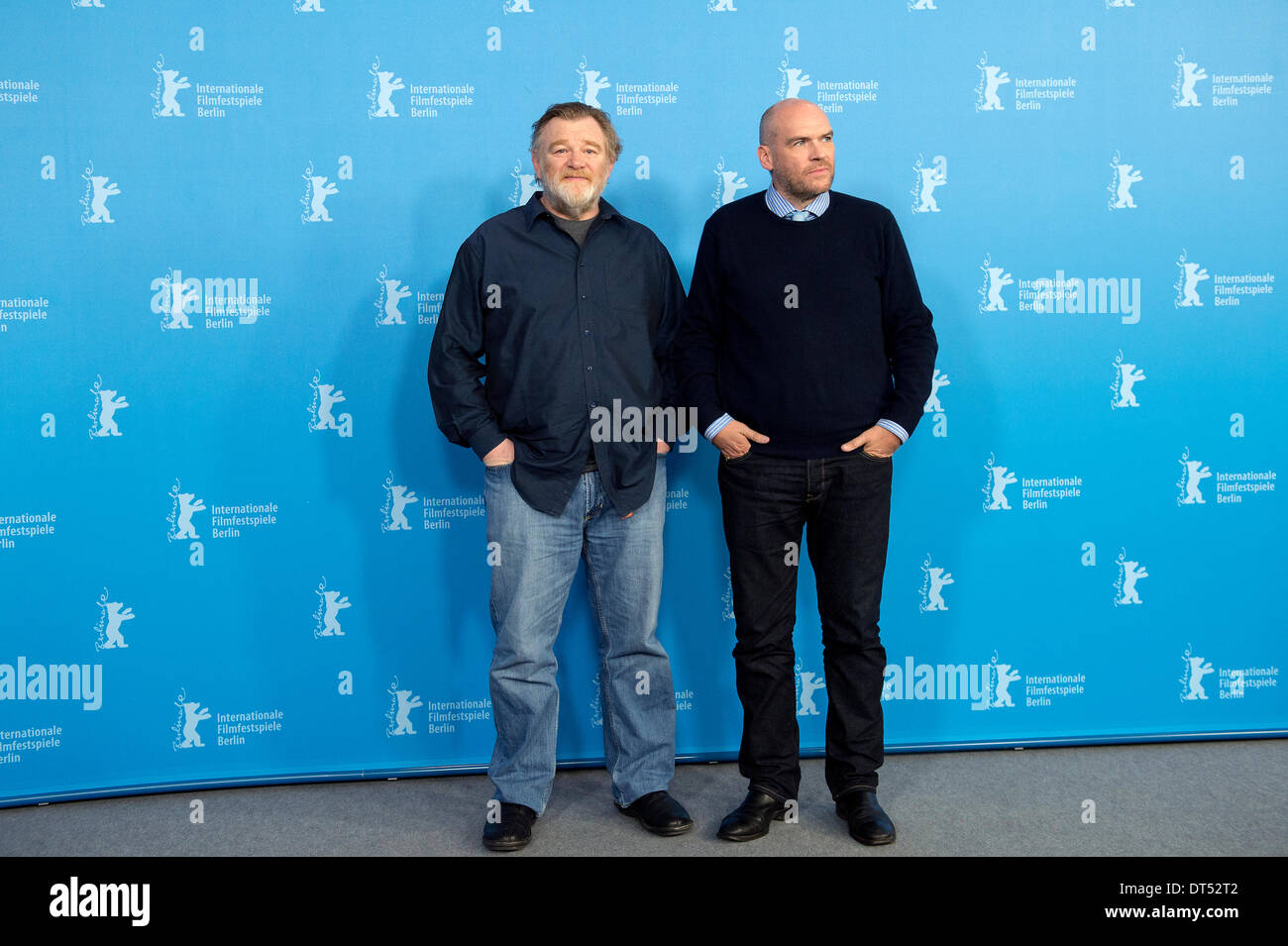 Berlino, Germania. Il 9 febbraio 2014. John Michael McDonagh presenta il nuovo film "Calvario ' nella 64th Berlinale Film Festival con Brendan Gleeson. Goncalo Silva/Alamy Live News Foto Stock