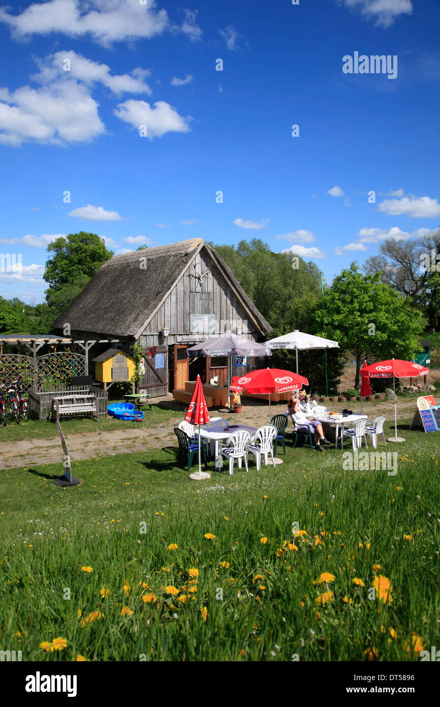 Fiume Elba ciclabile, Cafe a Elba dike in Kietz vicino a Lenzen, Brandeburgo, Germania, Europa Foto Stock