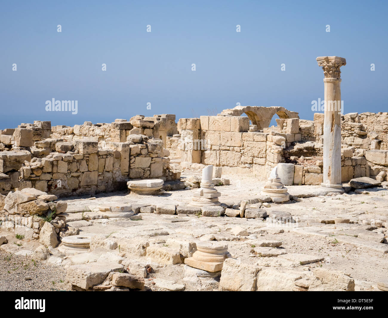 Resti di antichi Kourion (curio) sull'isola Mediterranea di Cipro Foto Stock