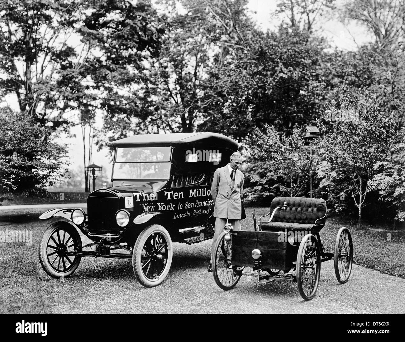 Primo e dieci milionesima Ford, 1924 "i dieci milionesima Ford, New York a San Francisco, Lincoln Highway" a sinistra auto. Foto Stock