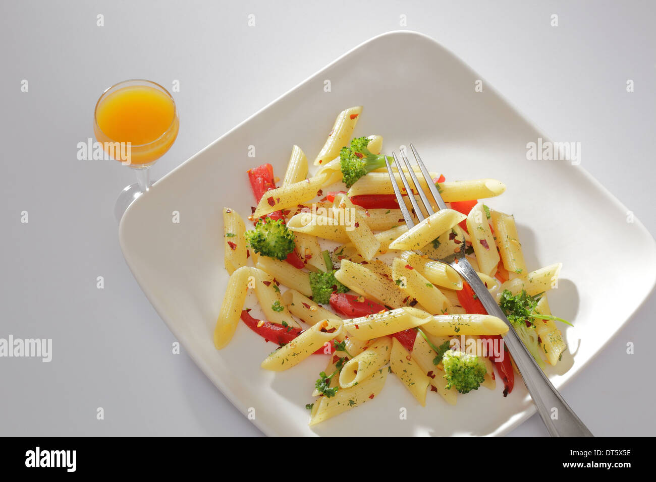 La pasta è un termine generico per l'italiano varianti delle tagliatelle Foto Stock