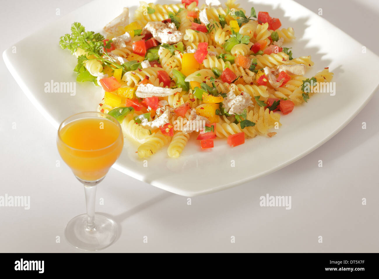 La pasta è un termine generico per l'italiano varianti delle tagliatelle Foto Stock