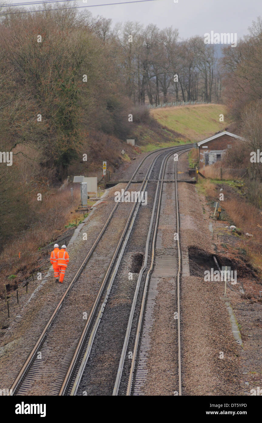 Stonegate, East Sussex, Regno Unito. Il 10 febbraio 2014. Un altro grave frana sulla linea ferroviaria a Stonegate può causare interruzioni per alcune settimane. Credito: David Burr/Alamy Live News Foto Stock