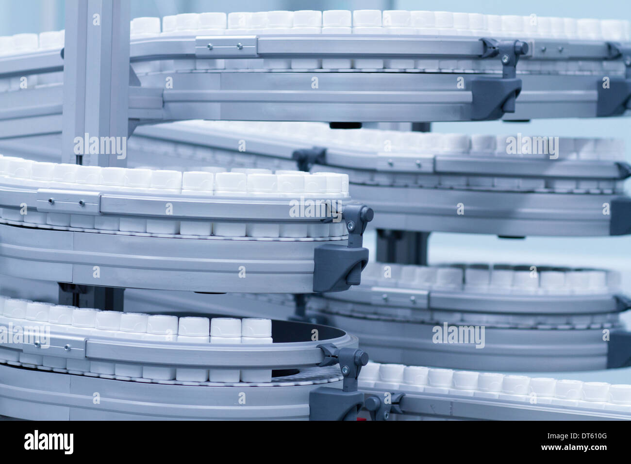 Giostra dei contenitori farmaceutici Foto Stock