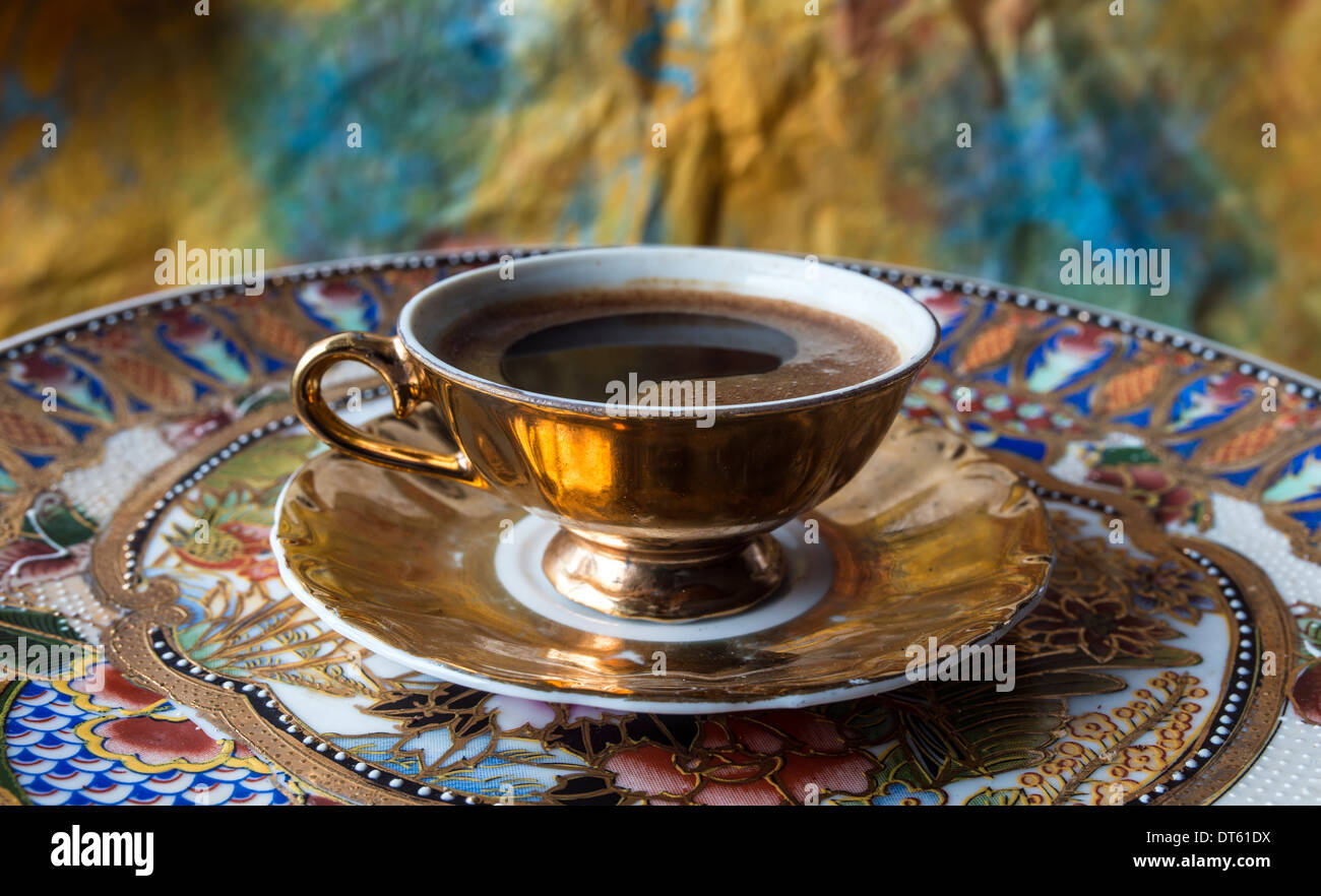 Bagno turco, caffè greco è un metodo di preparazione di caffè. Arrosto e quindi macinate finemente i chicchi di caffè sono bolliti in una pentola (cezve) Foto Stock