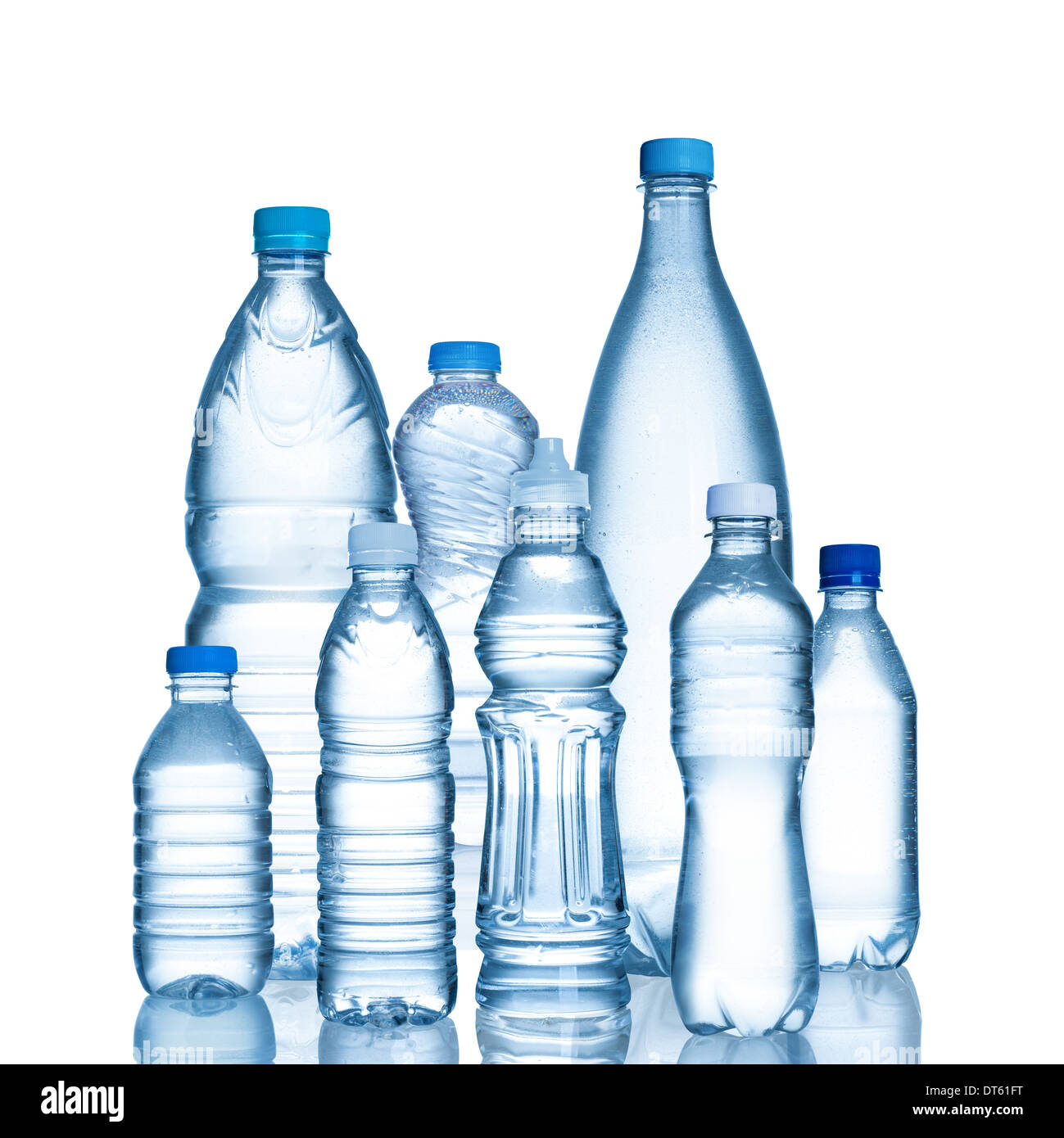 Plastica bottiglie di acqua isolati su sfondo bianco Foto Stock