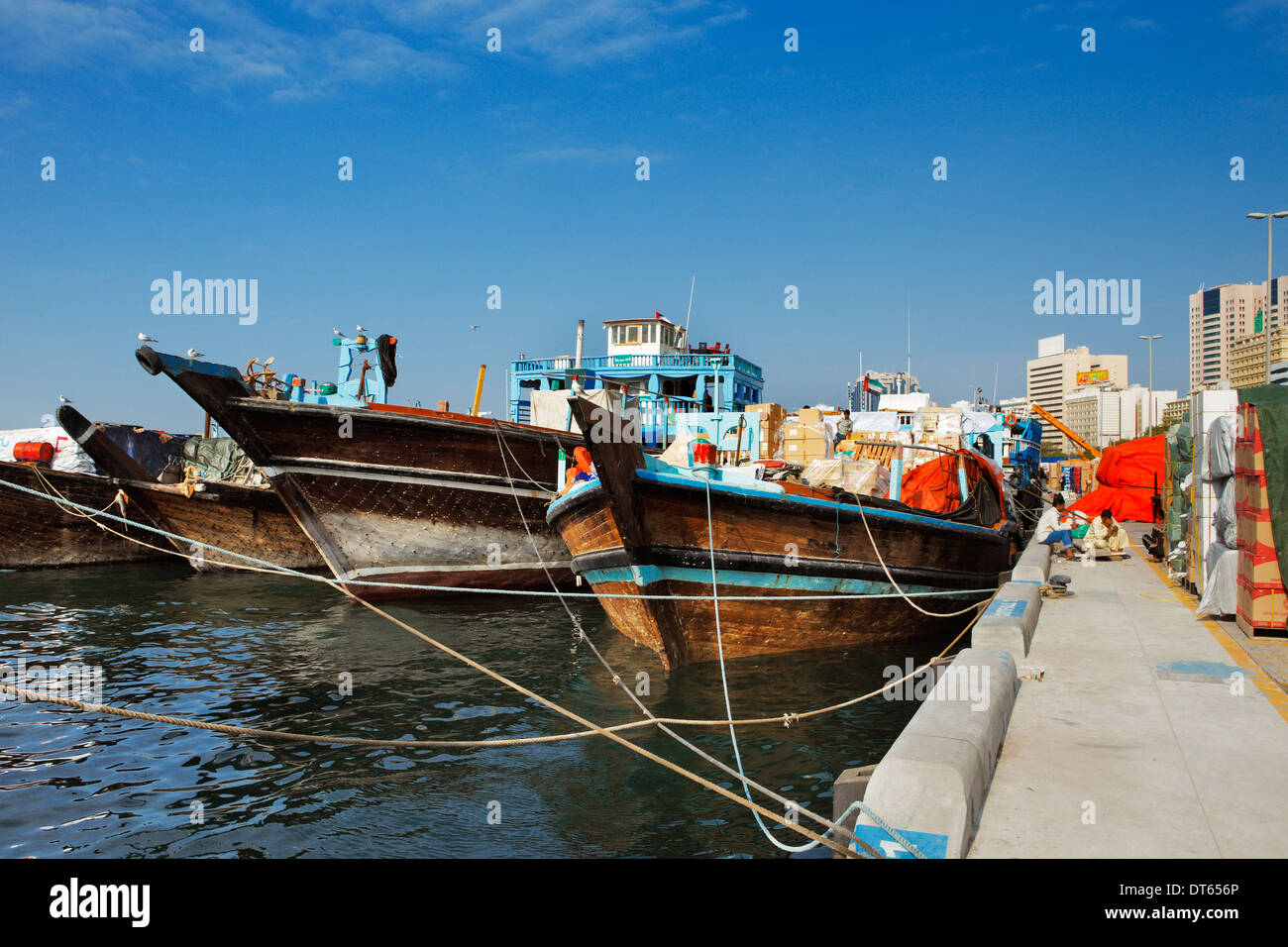 Dubai, UAE: Deira Creek rimane ancora un importante hub commerciale per le merci oggetto di scambi tra l'Iran e la penisola arabica Foto Stock