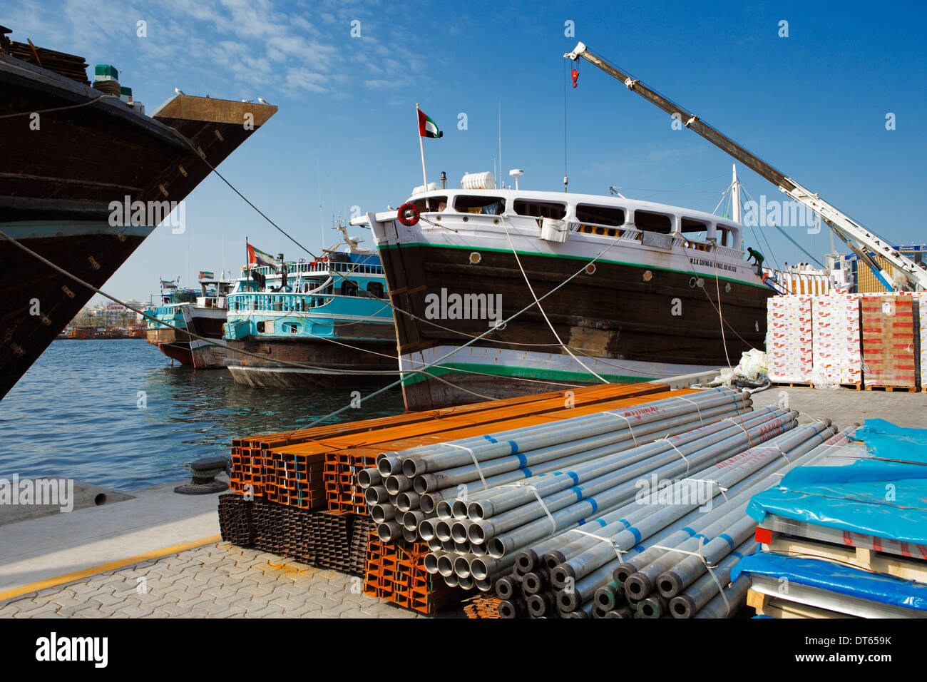 Dubai, UAE: Deira Creek rimane ancora un importante hub commerciale per le merci oggetto di scambi tra l'Iran e la penisola arabica Foto Stock