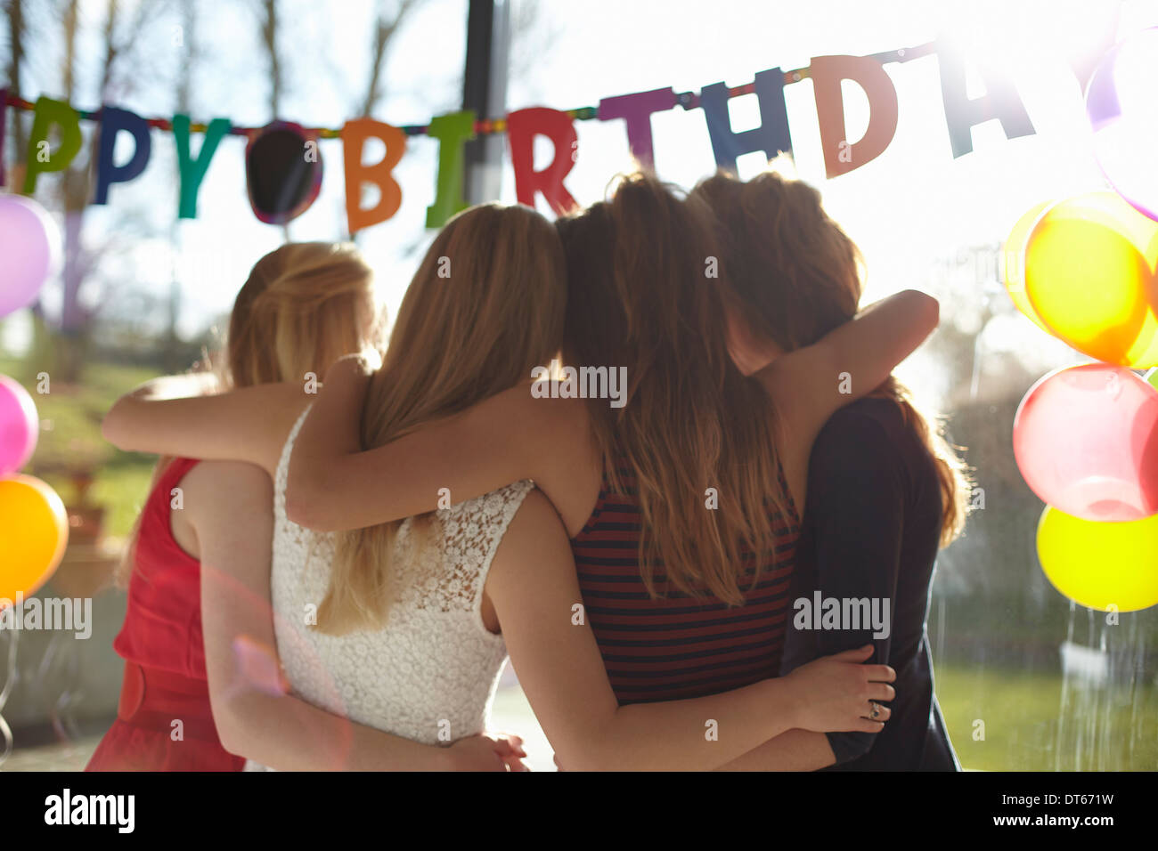 Quattro ragazze adolescenti festeggia il compleanno Foto Stock