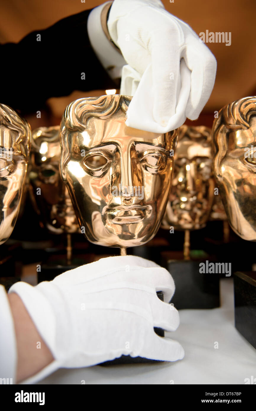 Ultimi preparativi sono realizzati a premi BAFTA prima del 2014 British Academy di Film e televisione arti. Foto Stock