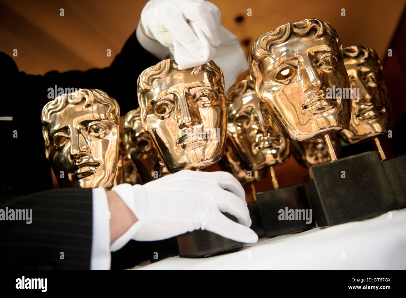 Ultimi preparativi sono realizzati a premi BAFTA prima del 2014 British Academy di Film e televisione arti. Foto Stock
