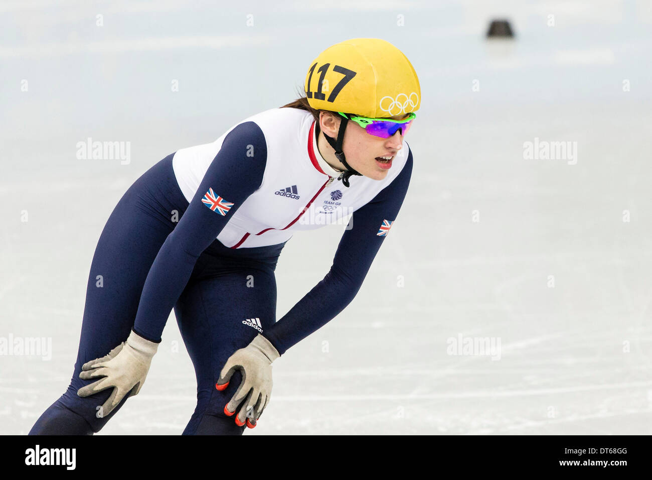 Sochi, Krai Krasnodar, Russia. 10 Febbraio, 2014. Charlotte GILMARTIN (GBR) dopo il fissaggio di qualificazione per la fase successiva delle donne del 500m Short Track pattinaggio di velocità degli eventi presso il pattinaggio Iceberg Palace - XXII Giochi Olimpici Invernali Credito: Azione Sport Plus/Alamy Live News Foto Stock