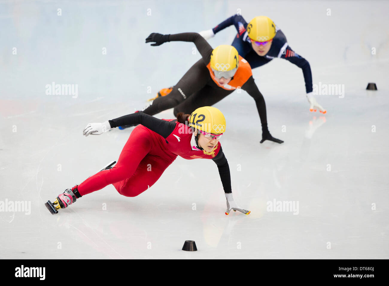 Sochi, Krai Krasnodar, Russia. 10 Febbraio, 2014. LIU Quihong (CHN) sul suo modo di vincere il calore 1 delle donne del 500m Short Track pattinaggio di velocità degli eventi presso il pattinaggio Iceberg Palace - XXII Giochi Olimpici Invernali Credito: Azione Sport Plus/Alamy Live News Foto Stock