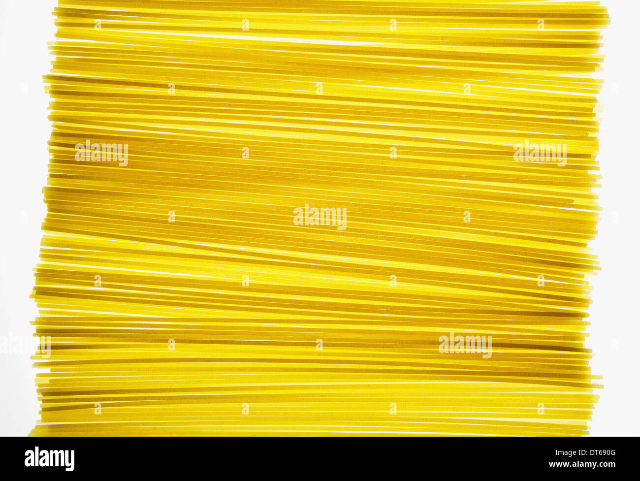 Organic spaghetti tagliatelle (pasta è fatta di organico la semola di grano duro) Foto Stock