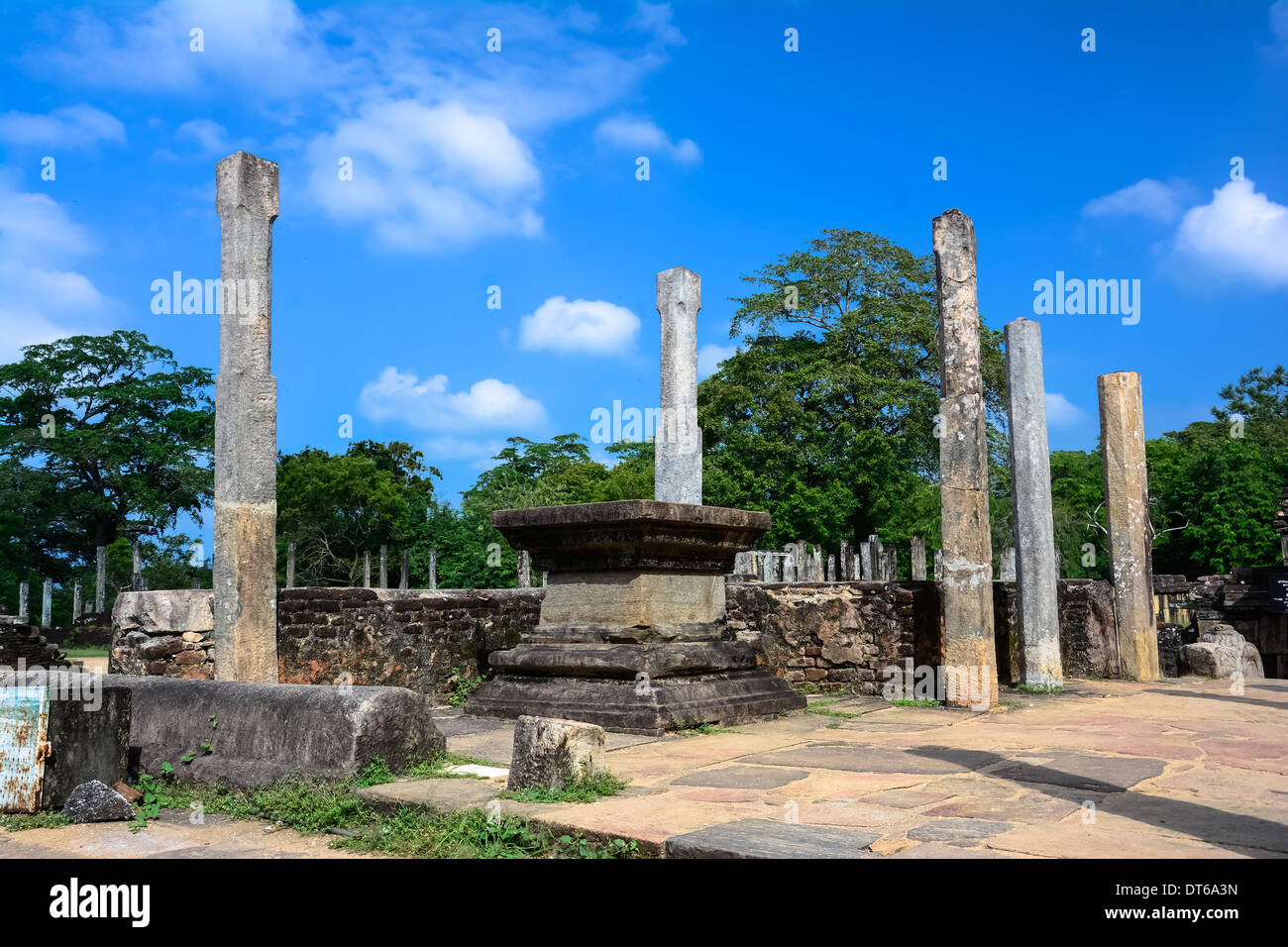 Colonne di granito in antica città di Polonnaruwa Foto Stock