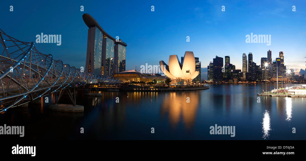 Il Sands Hotel, il ArtScience Museum e il Ponte di elica, Singapore Foto Stock