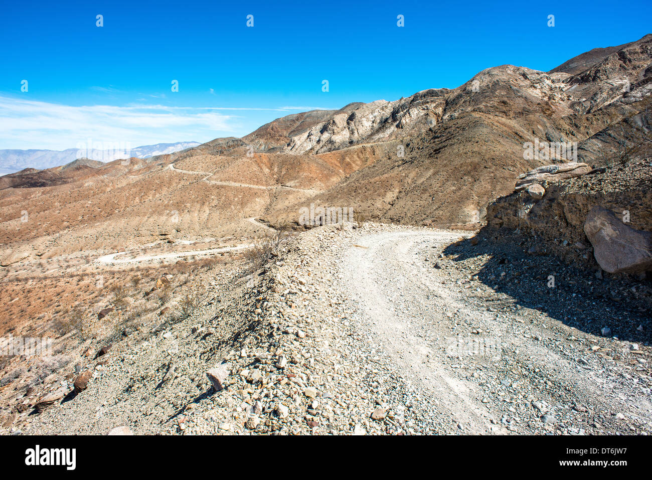 Strada sporca nel Parco Nazionale della Valle della Morte Foto Stock