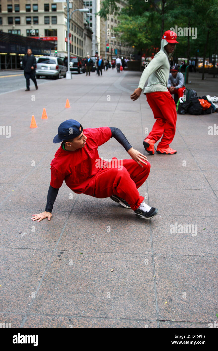 Ballerini di strada Foto stock - Alamy