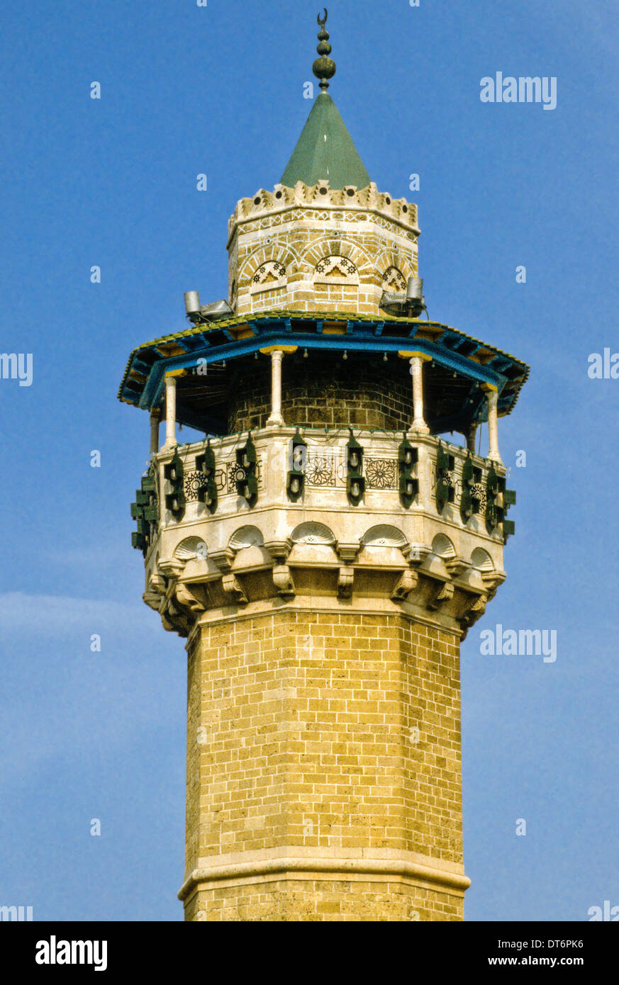 Tunisi, Tunisia. Il minareto di Youssef Dey moschea, primo minareto ottagonale a Tunisi ((1616). Foto Stock