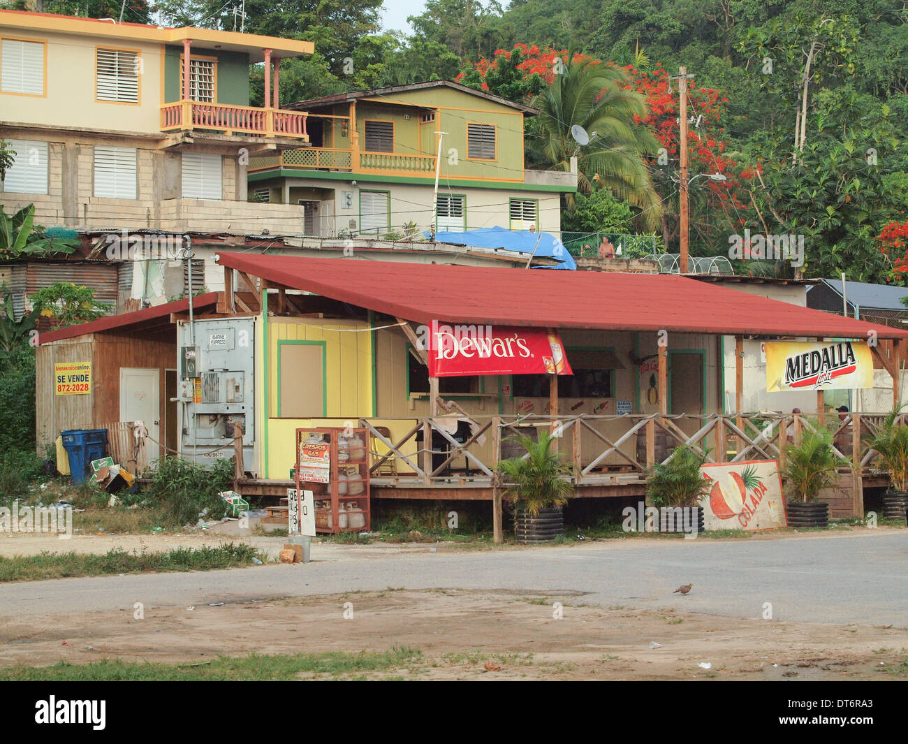 Hillside e bar in Aguadilla, Puerto Rico Foto Stock