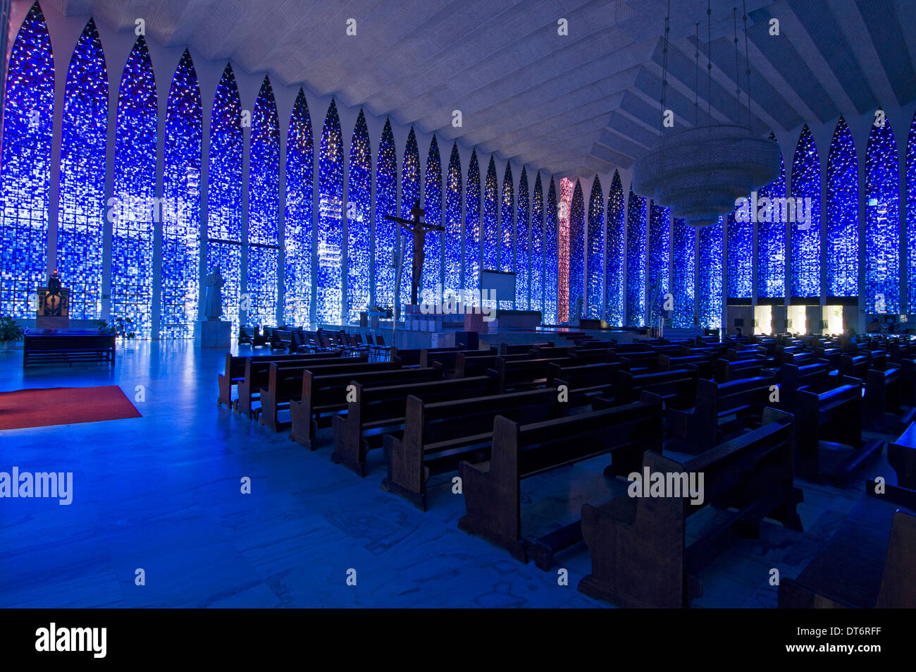 Le attrazioni turistiche di Brasilia sono il Santuario Dom Bosco (Santuario di Dom Bosco) è una chiesa famosa per i suoi interni molto impressionanti, bagnati Foto Stock