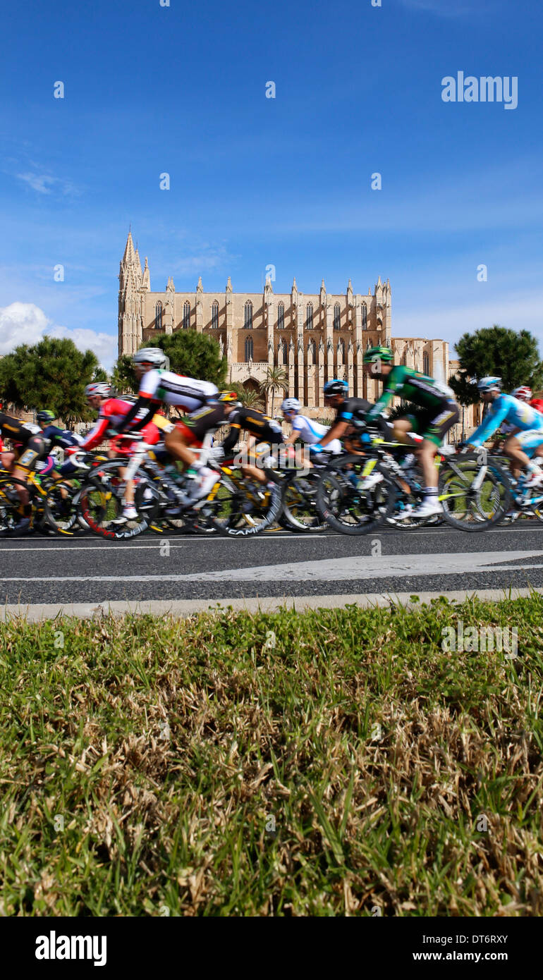 Il pack di piloti ciclo durante una fase di Mallorca tour in bicicletta, nell'isola spagnola Foto Stock