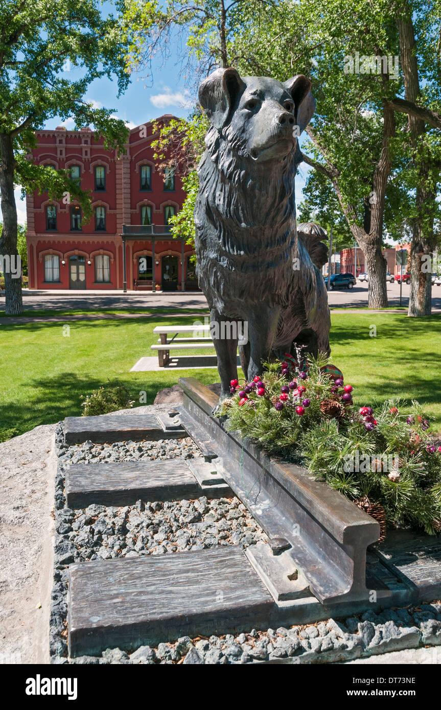 Montana, Fort Benton, Shep la veglia, "per sempre fedeli' scultura in bronzo di Robert Scriver Foto Stock