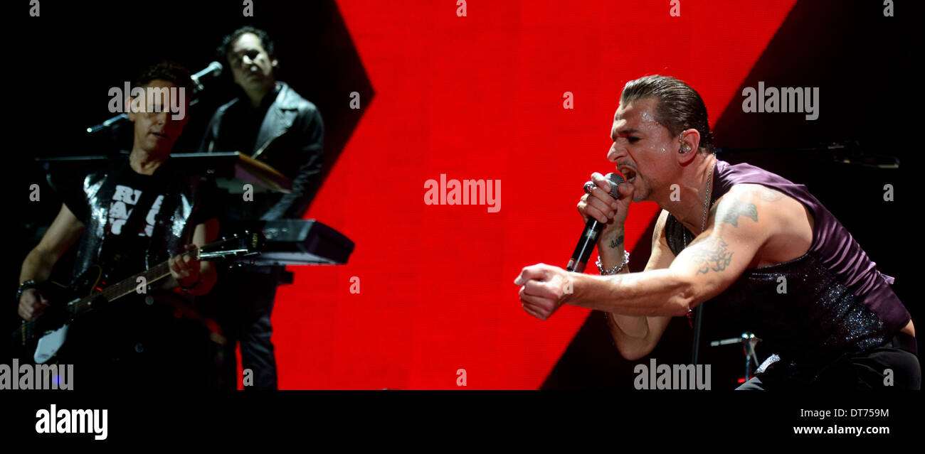 Praga, Repubblica Ceca. Il 10 febbraio 2014. Depeche Mode cantante Dave Gahan esegue durante un concerto a Praga, nella Repubblica ceca il 10 febbraio 2013. (CTK foto/Michal Kamaryt/Alamy Live News) Foto Stock