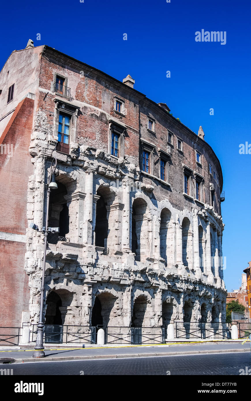 Roma, Italia. Vasto anfiteatro della antica Roma, fu costruito dall'Imperatore Augusto in 23BC, che ha dedicato a Marcello Foto Stock