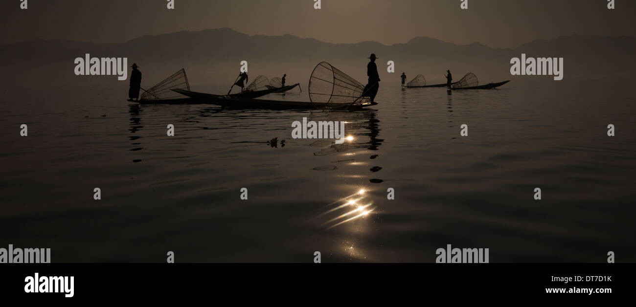 I pescatori sul Lago Inle Myanmar Lago Inle Myanmar Foto Stock