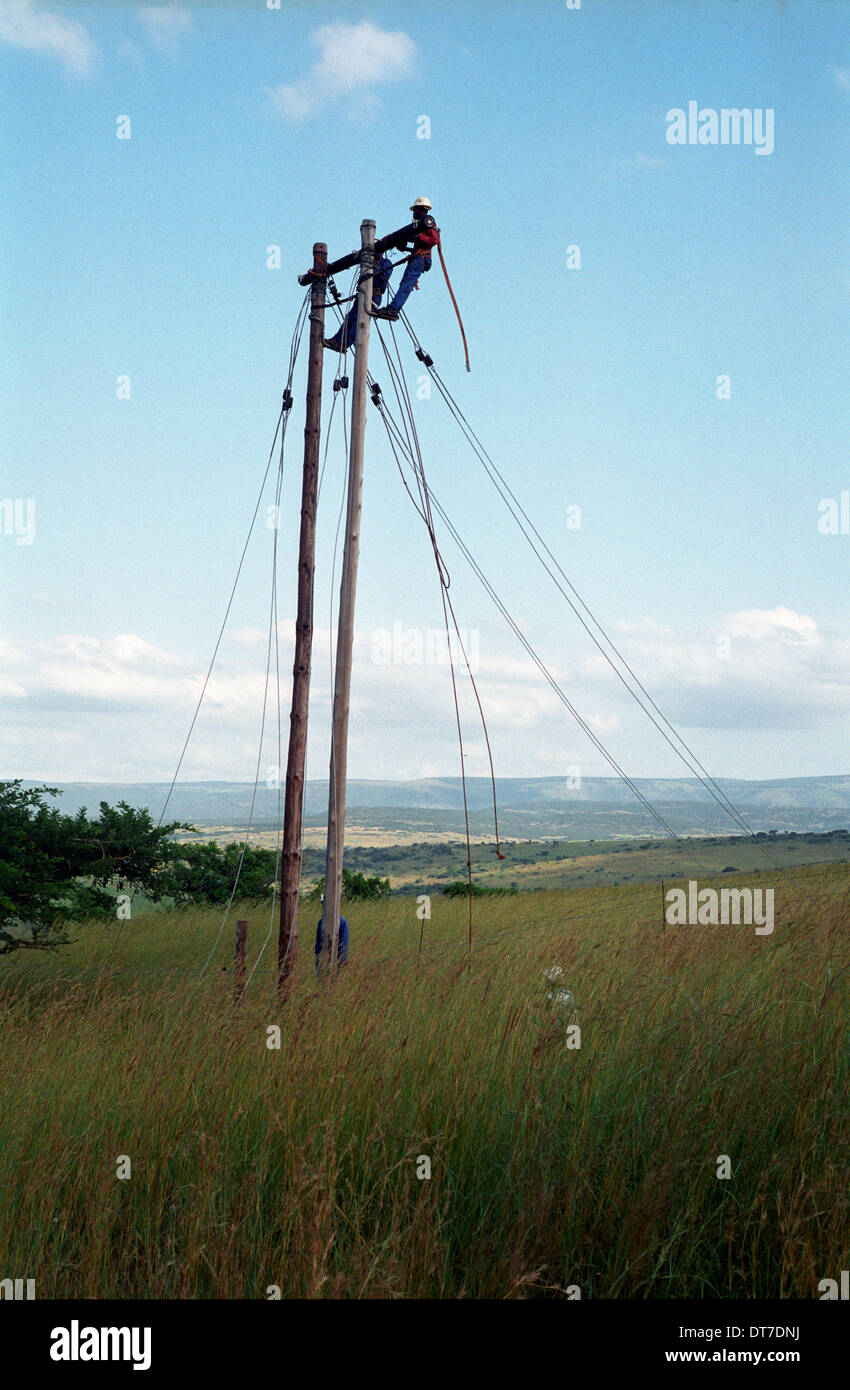 Progetto di elettrificazione nelle zone rurali kwazulu-natal sud africa. Sviluppo, strade, istruzione, acqua, agricoltori, agricoltura, semi di soia, Foto Stock