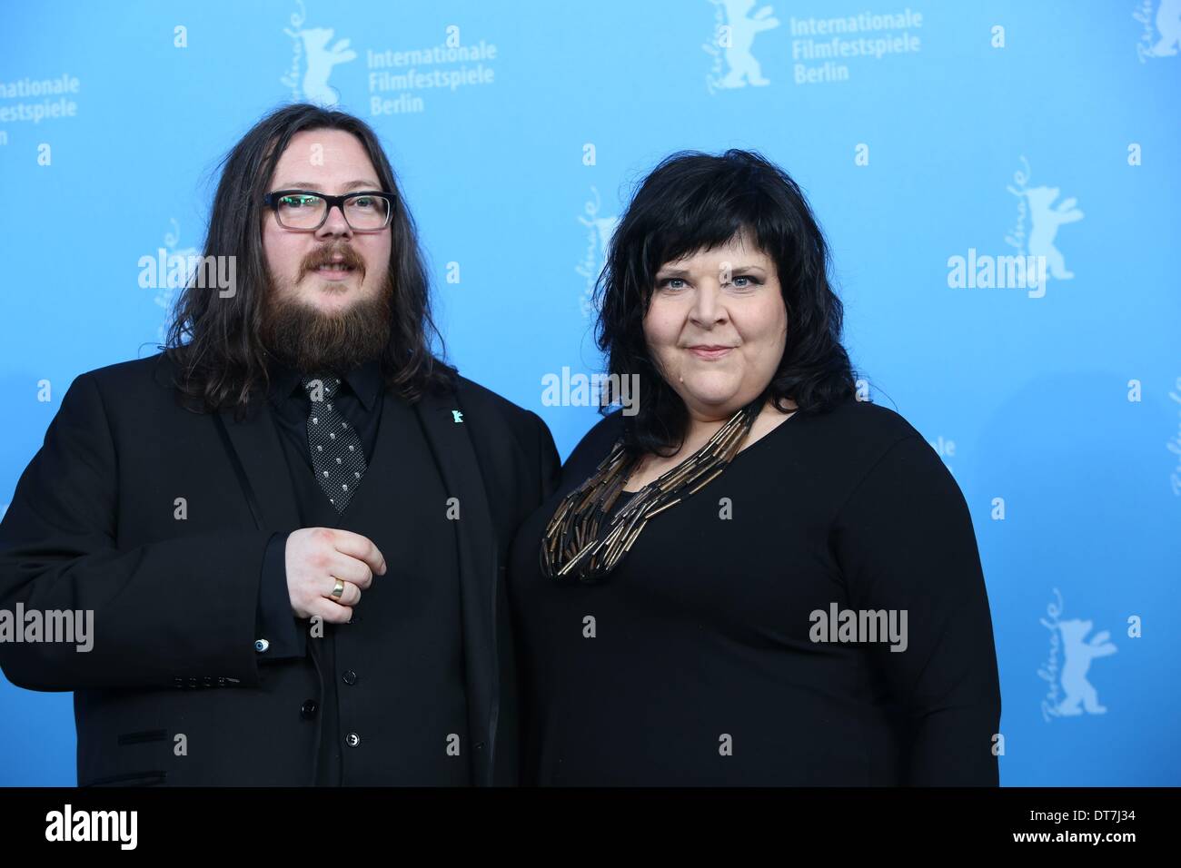 Berlino, Germania. 10 Febbraio, 2014. Amministrazione Jane Pollard (R) e Iain Forsyth pongono durante il photocall per '20.000 giorni sulla terra' alla 64th International Festival del Cinema di Berlino aka Berlinale alla Berlinale Palast di Berlino, Germania, il 10 febbraio 2014. Il film è presentato nella sezione Panorama della Berlinale, che va dal 06 al 16 febbraio 2014. Foto: Hubert Boesl - ATTENZIONE! Nessun filo SERVICE - © dpa picture alliance/Alamy Live News Foto Stock