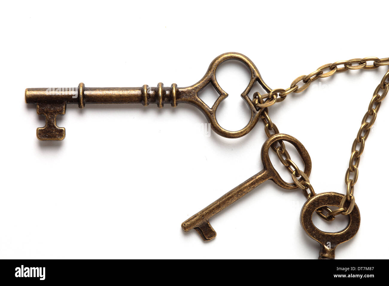 Immagine di una delle vecchie chiavi isolato su bianco Foto Stock