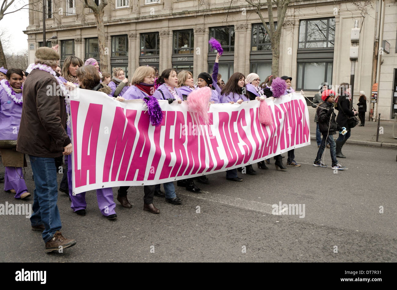 Manifestazione a Parigi contro la chiusura del reparto di maternità des Lilas (Periferia di Parigi). La Francia. Foto Stock