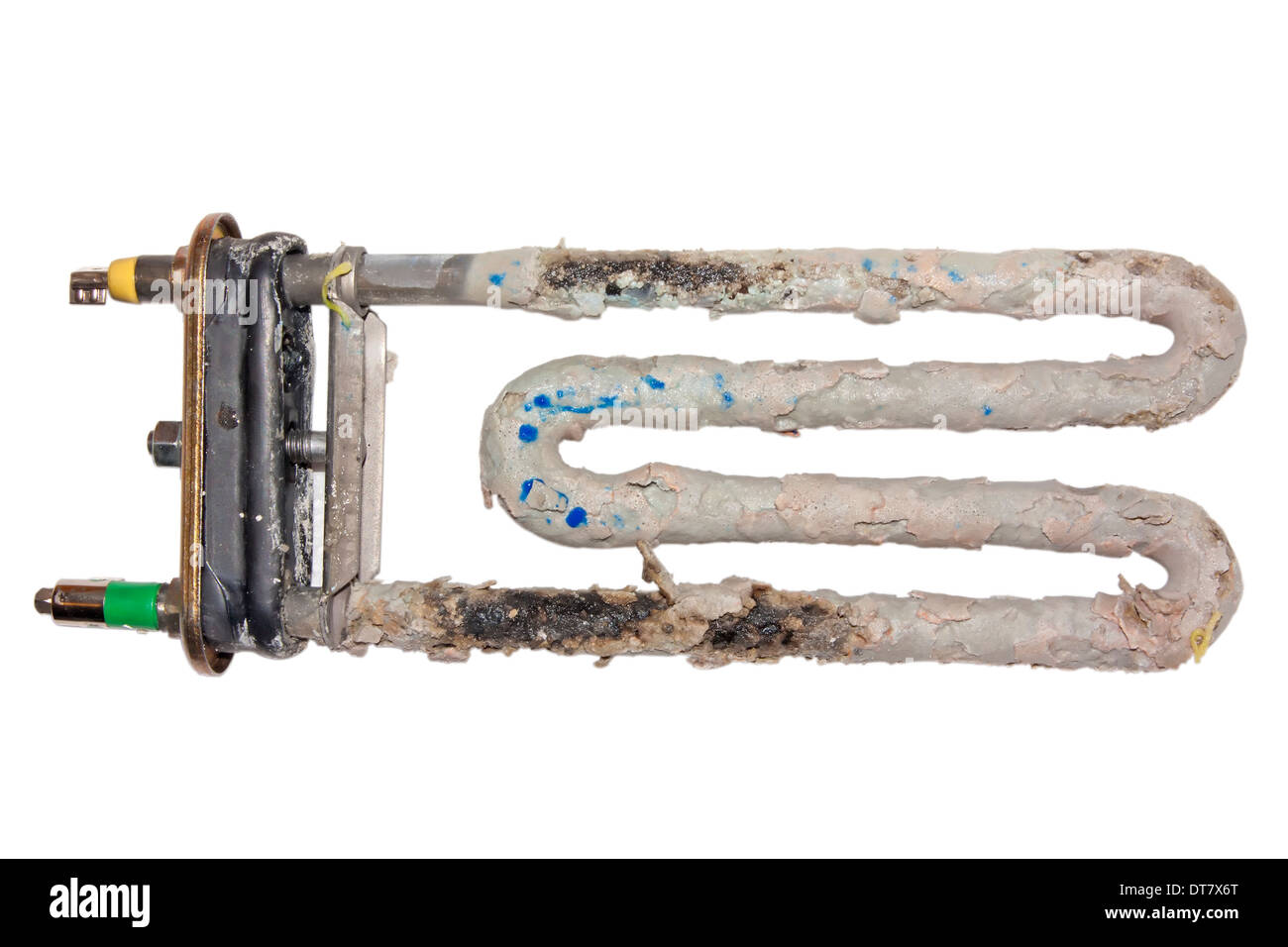 La corrosione degli elementi di riscaldamento di acqua di riscaldamento con scorie e sedimenti isolati su sfondo bianco Foto Stock