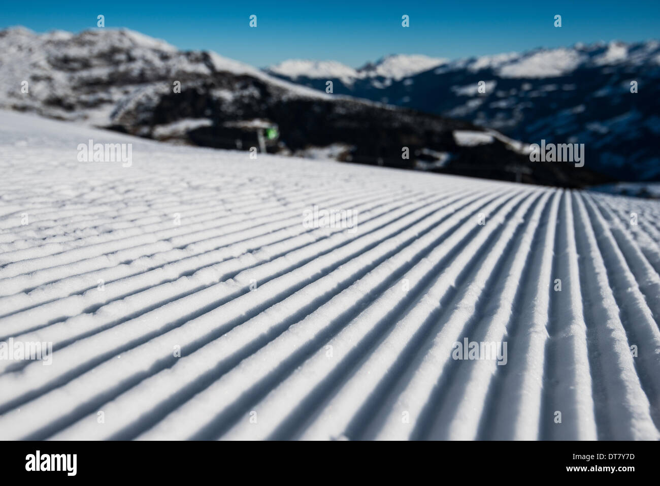 Una pendenza su una montagna presso la stazione sciistica di Mayrhofen in Tirolo, Austria. - Dicembre 2013 Foto Stock