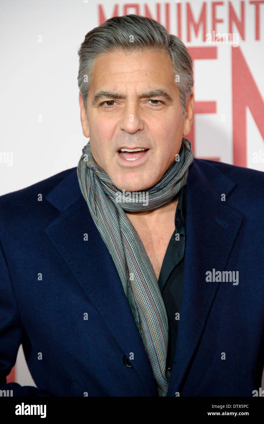 George Clooney arriva per il Regno Unito Premiere di " Monumenti " gli uomini a una centrale di Londra cinema, Londra. Foto Stock