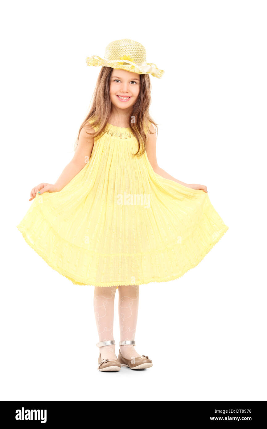 A piena lunghezza Ritratto di bambina tenendo il suo abito giallo Foto Stock
