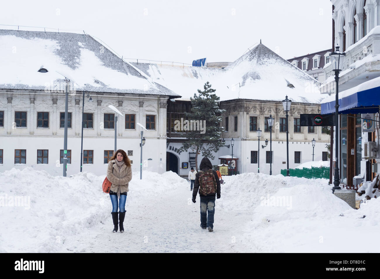 Manuc's Inn (Hanul lui Manuc) è il più vecchio hotel di funzionamento edificio in Bucarest, Romania, paesaggio invernale Foto Stock