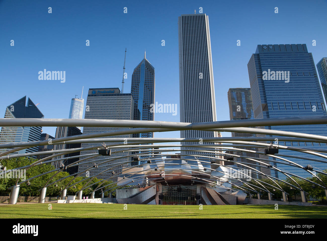CHICAGO - Luglio 12: Jay Pritzker Pavilion di Millennium Park sulla luglio 12, 2013 a Chicago. Anfiteatro all'aperto nel centro cittadino Foto Stock