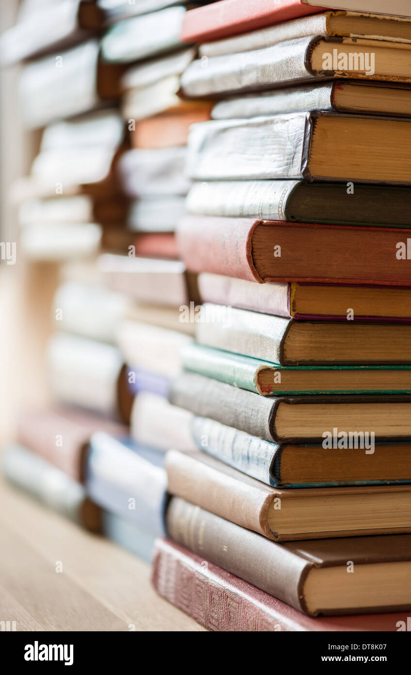 Pila di libri antichi. Foto Stock