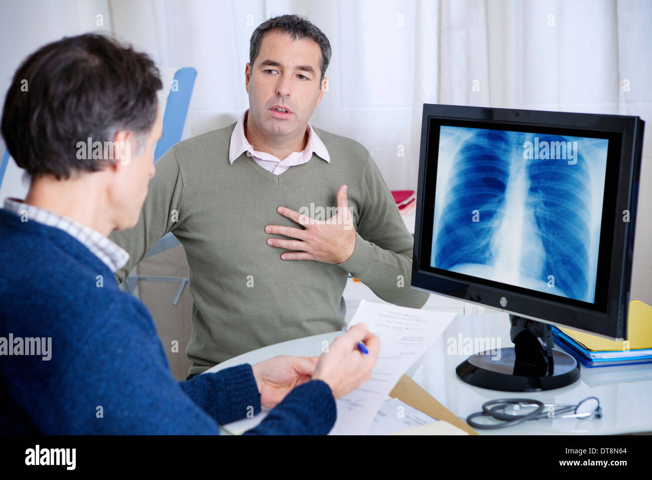 Consultazione PNEUMOLOGY UOMO Foto Stock