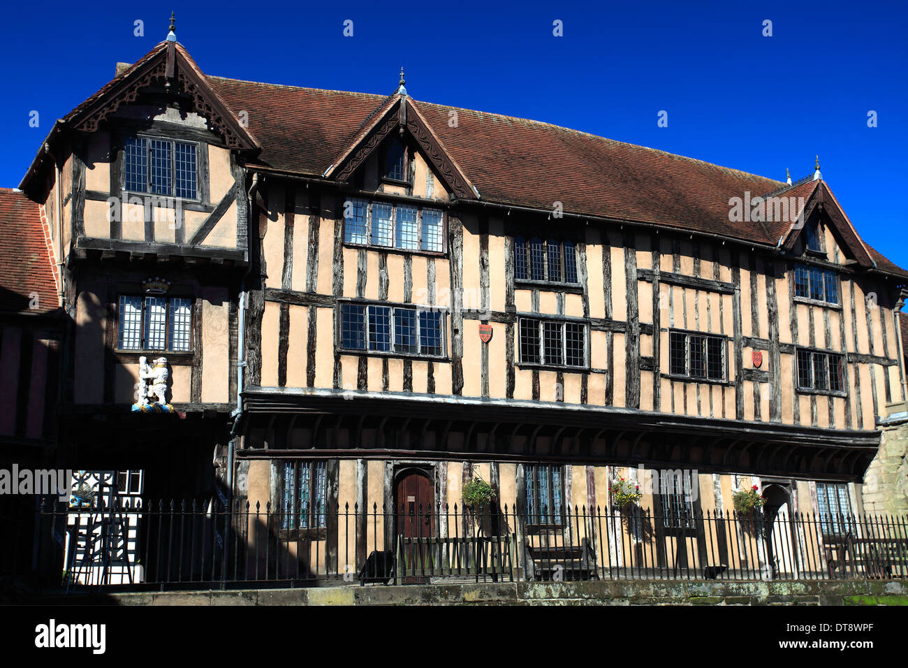 La struttura di legno facciata Lord Leycester Leycester Hospital città di Warwick Warwickshire England Regno Unito Regno Unito Foto Stock