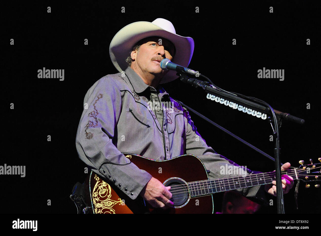 San Antonio, Texas, Stati Uniti d'America . 10 Febbraio, 2014. Country Music Artist Alan Jackson esegue in concerto a San Antonio il Rodeo il 10 febbraio 2014 in San Antonio Texas - USA. Credito: ZUMA Press, Inc./Alamy Live News Foto Stock