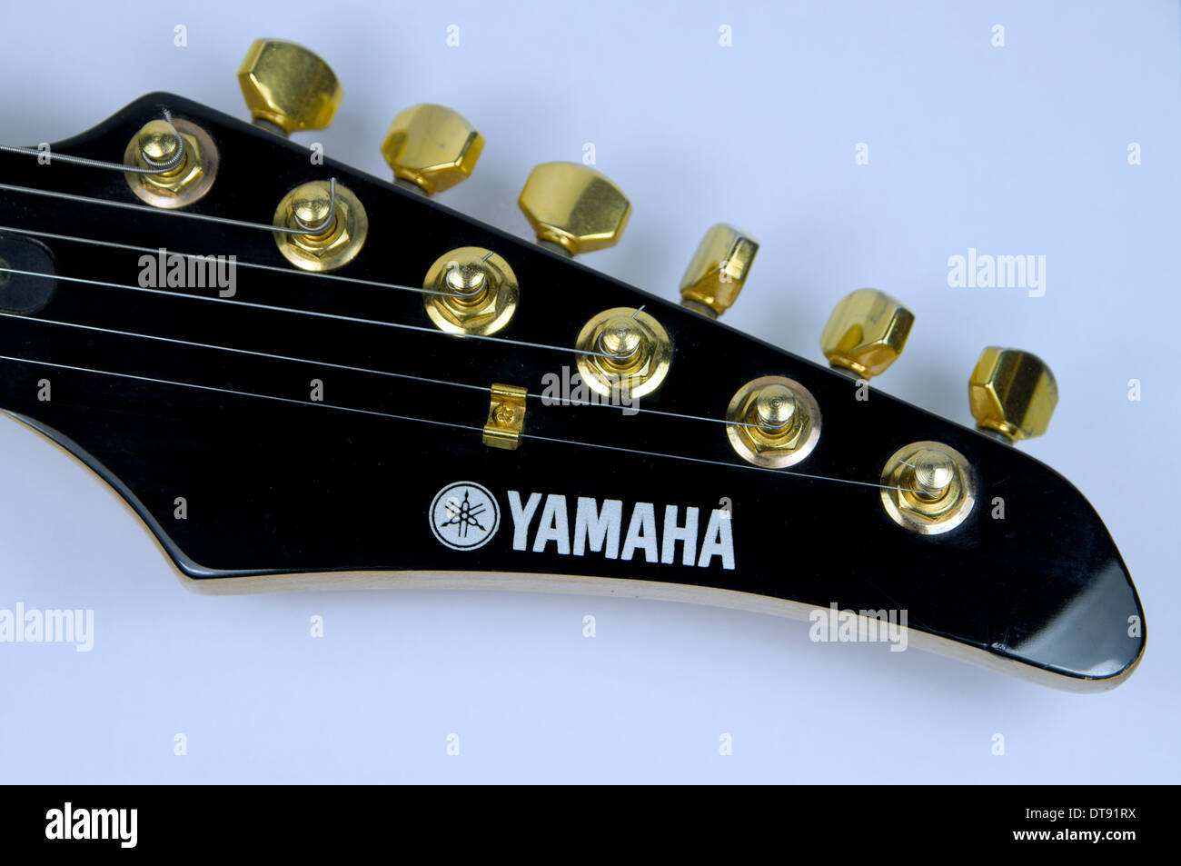 Yamaha electric guitar immagini e fotografie stock ad alta risoluzione -  Alamy