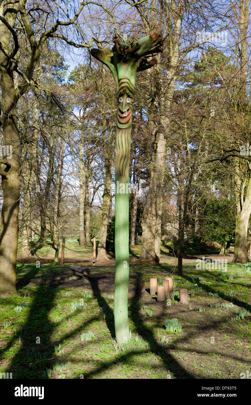 In legno scolpito arte, l'Arboretum, Bute Park, Cardiff, Galles. Foto Stock